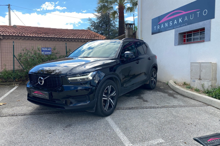 VOLVO XC40