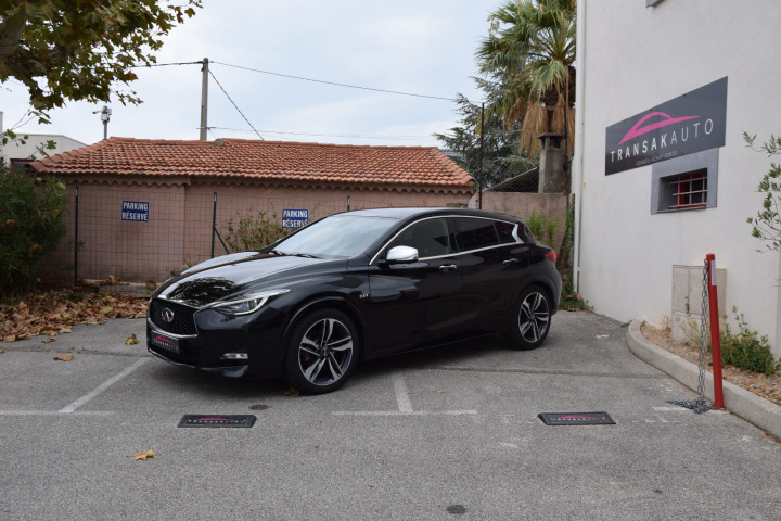 INFINITI Q30