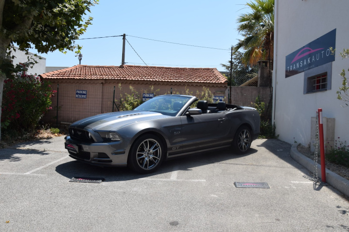FORD MUSTANG