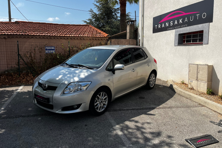 TOYOTA AURIS